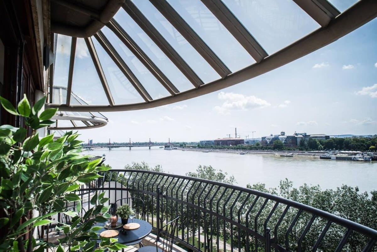 Two-storey Riverside Panorama Budapeszt
